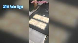 Zwei Module Solar-Straßenlaterne, Farbtemperatur 4000 K, verwendet in Uraban-Straßen.