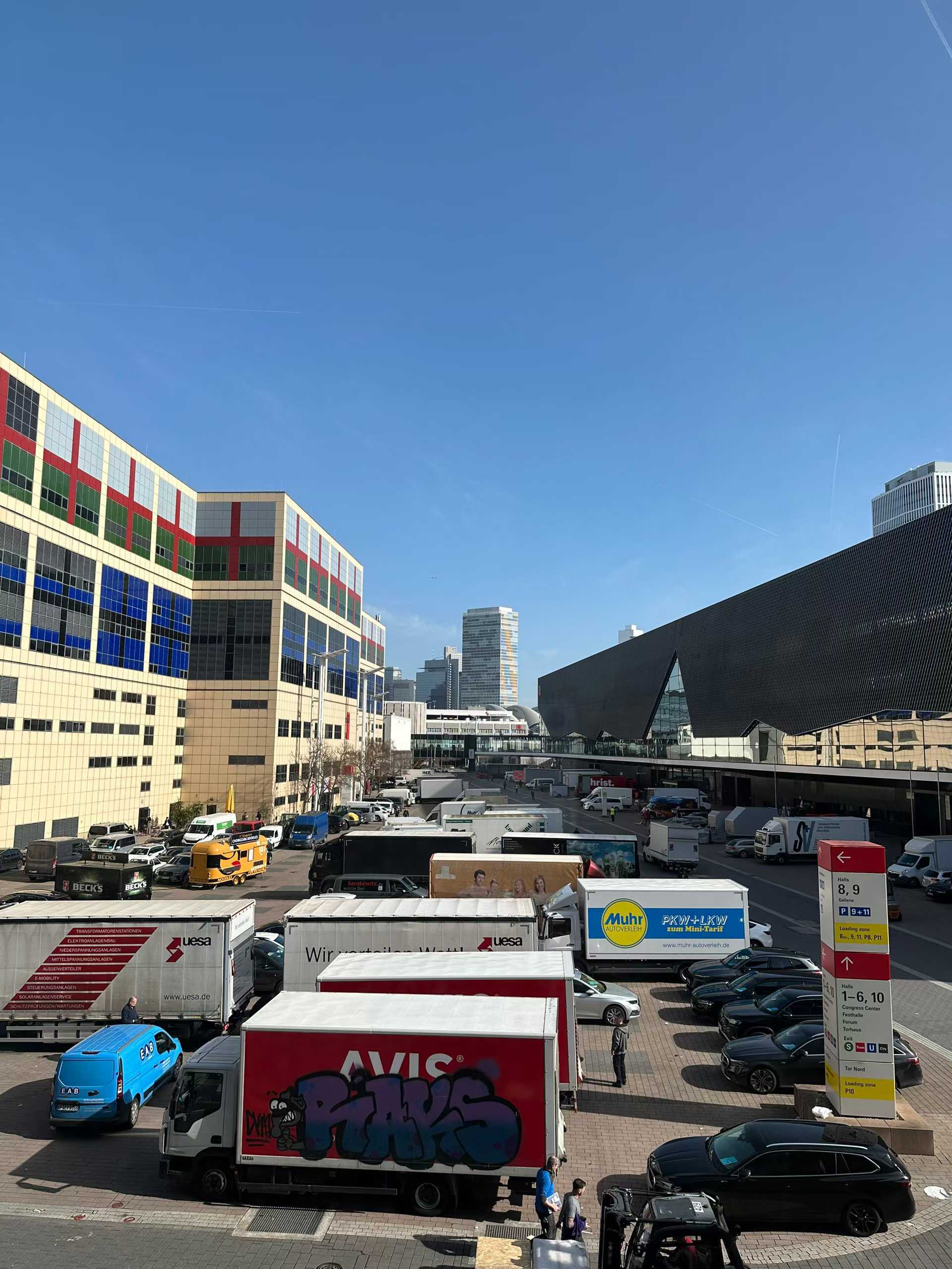 Jüngste Firmenblogs über Jiangsu Awei Lighting glänzt auf der Light + Building Frankfurt mit bahnbrechenden Solarinnovationen.